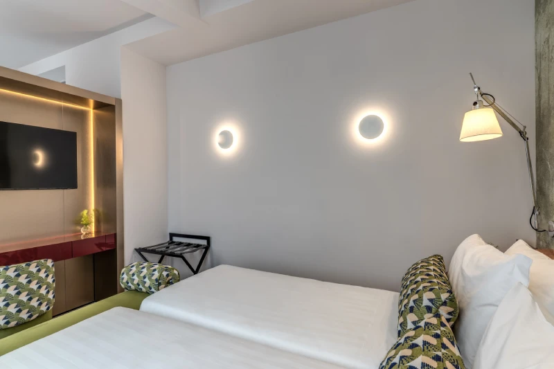Deluxe room detail with twin beds, modern lighting and TV near Palazzo Barberini in central Rome - Barberini 16, BZAR hotels in Rome