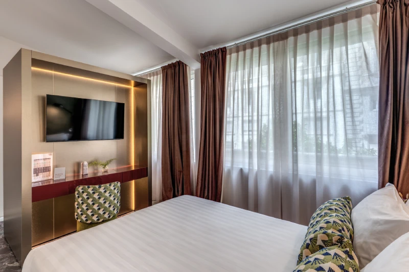 Superior room with TV and modern desk area near Palazzo Barberini in central Rome - Barberini 16, BZAR hotels in Rome