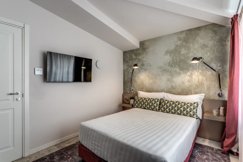 Double room for single use with wall-mounted TV and modern design near Palazzo Barberini in central Rome - Barberini 16, BZAR hotels in Rome