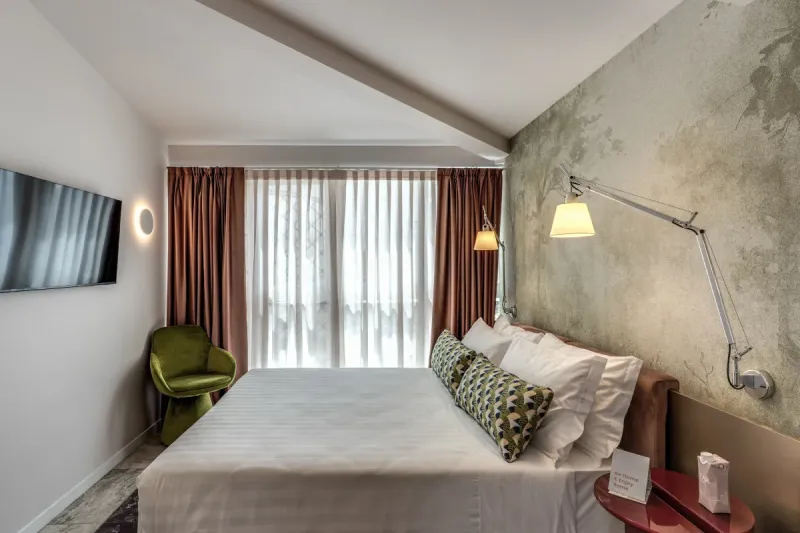 Junior Suite with double bed, TV and large window in central Rome near Palazzo Barberini - Barberini 16, BZAR hotels in Rome - [view 2]