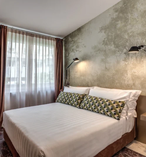 Bright Superior room with double bed and large windows near Palazzo Barberini in Rome - Barberini 16, BZAR hotels in Rome