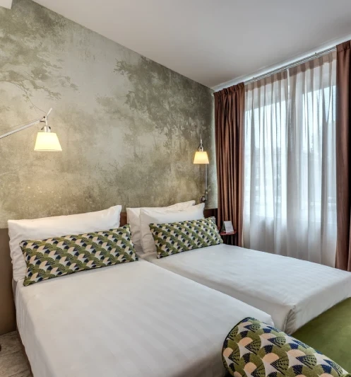 Deluxe room with twin beds and large window near Palazzo Barberini, elegant design in central Rome - Barberini 16, BZAR hotels in Rome